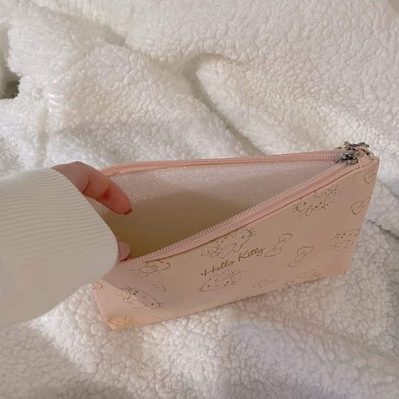 Hello Kitty pouch - Picture 3 of 4